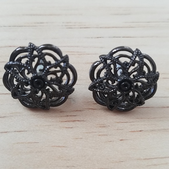 Earring - Picture 2 of 3